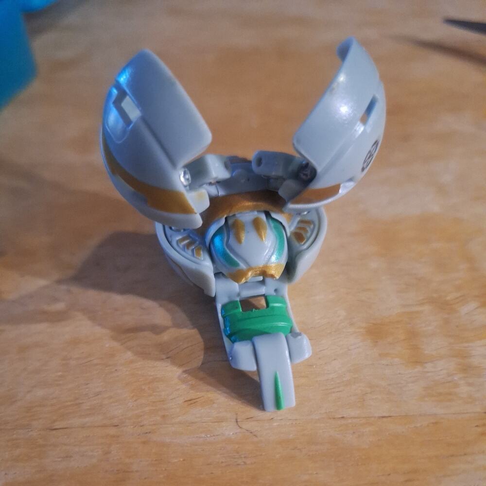 Bakugan Bee Striker 500G Gray Haos B2 Battle Brawlers